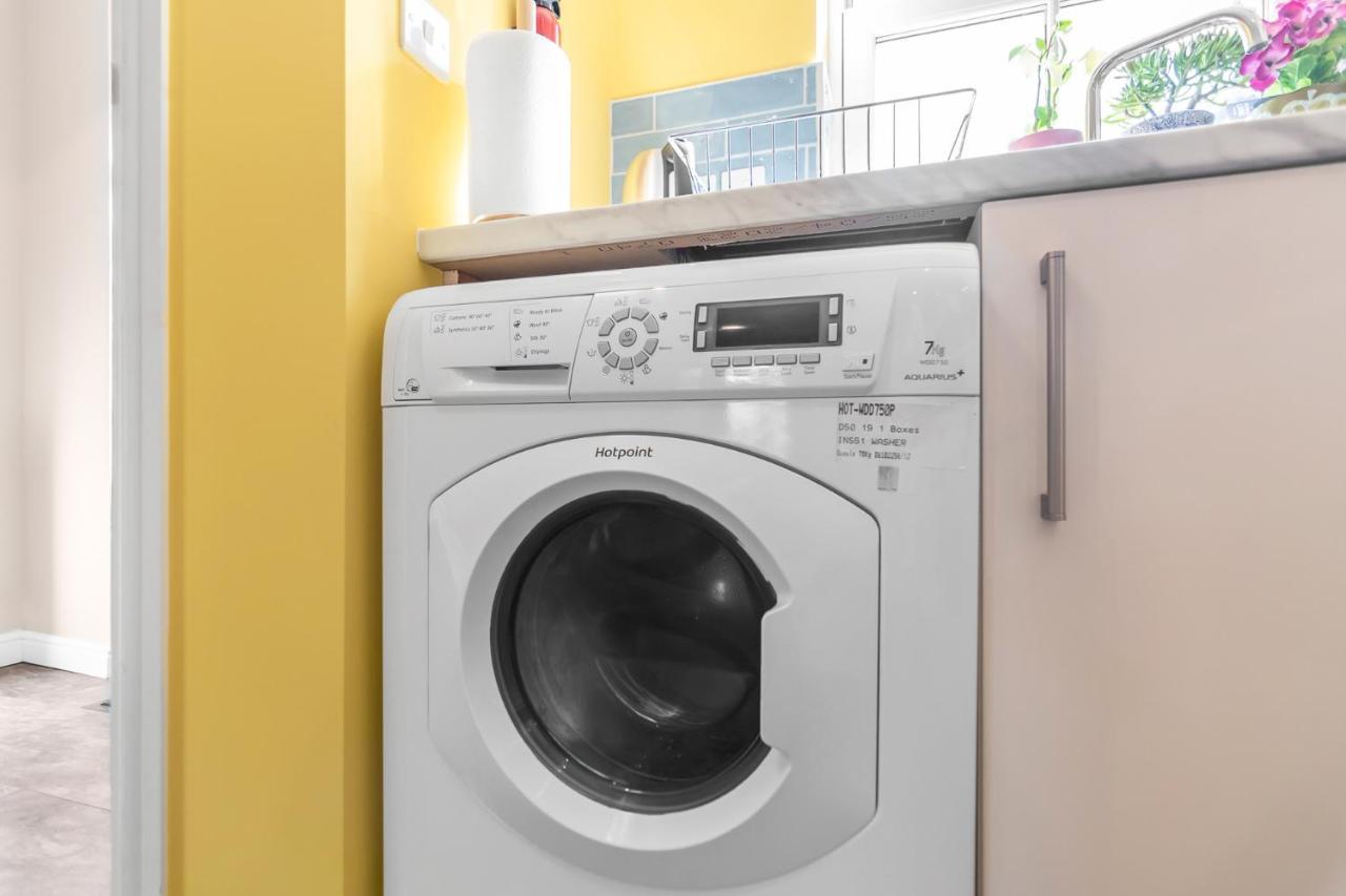 2br Saunders Rest Wifi Parking Full Kitchen Holiday home *