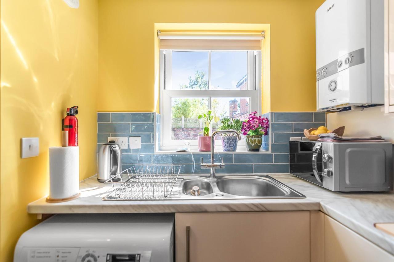 Holiday home 2br Saunders Rest Wifi Parking Full Kitchen *