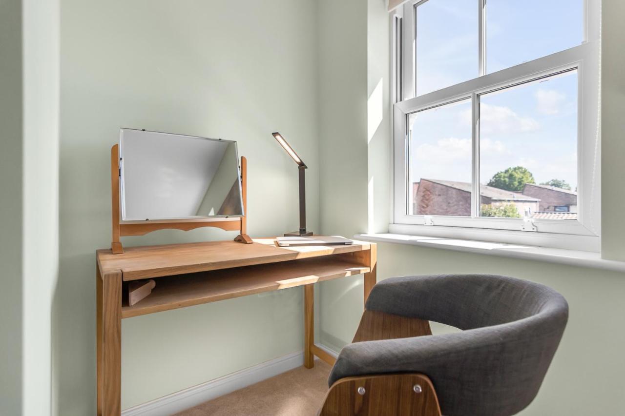 Holiday home 2br Saunders Rest Wifi Parking Full Kitchen *