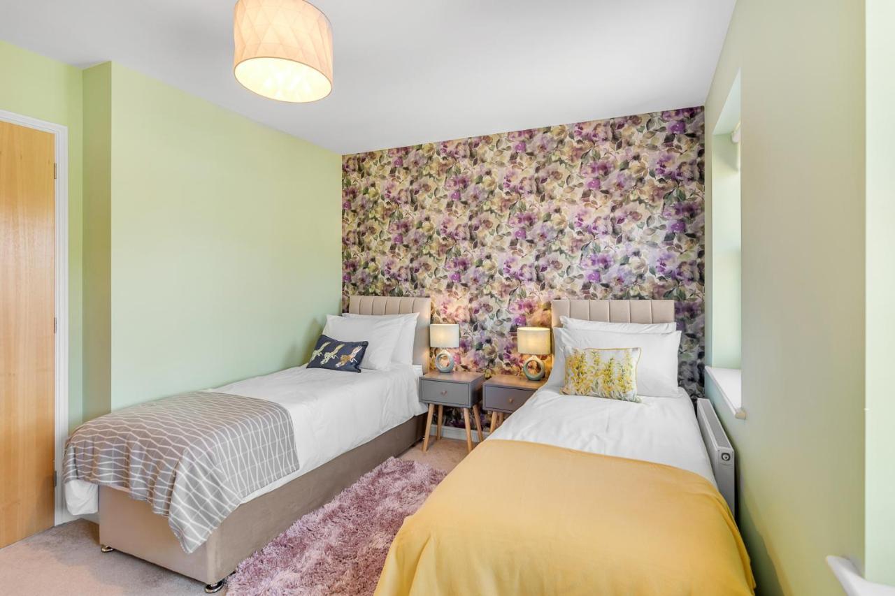 2br Saunders Rest Wifi Parking Full Kitchen Holiday home *