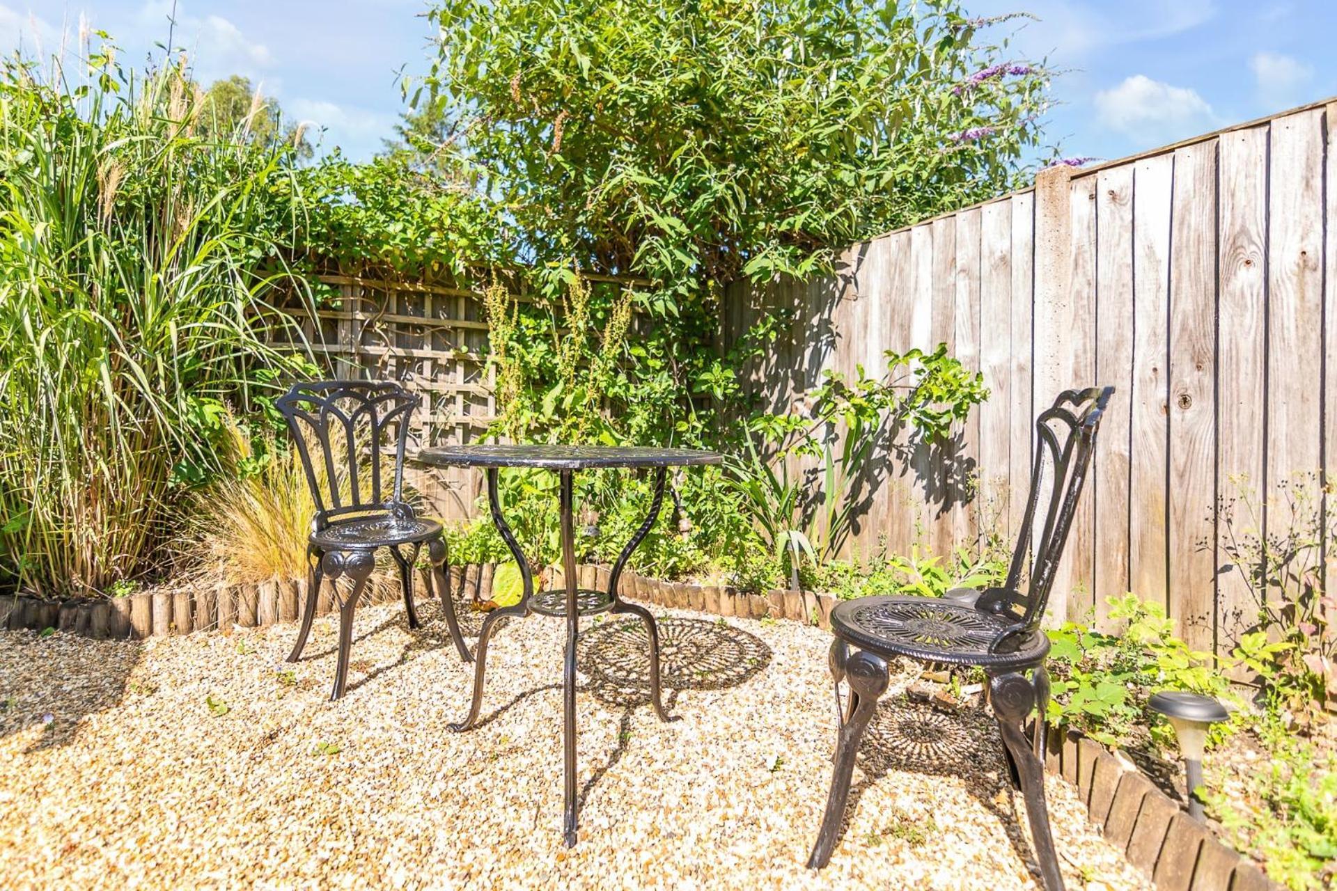 2br Saunders Rest Wifi Parking Full Kitchen *